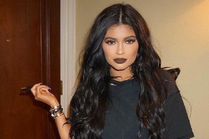 Kylie Jenner set to unveil lip line