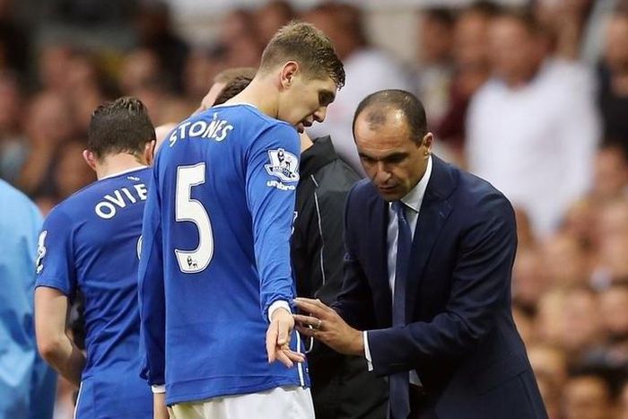 Everton manager Roberto Martinez speaks with John Stones Action Images via Reuters / Matthew Childs Livepic