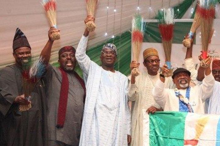 Former Lagos State Governor, Babatunde Fashola SAN (middle) with his  Ekiti, Ogun, and Imo, States counterparts, Dr. Kayode Fayemi (left), Senator Ibikunle Amosun (2nd left) Owelle Rochas Okorocha (3rd left) respectively and former Head of State, Gener...