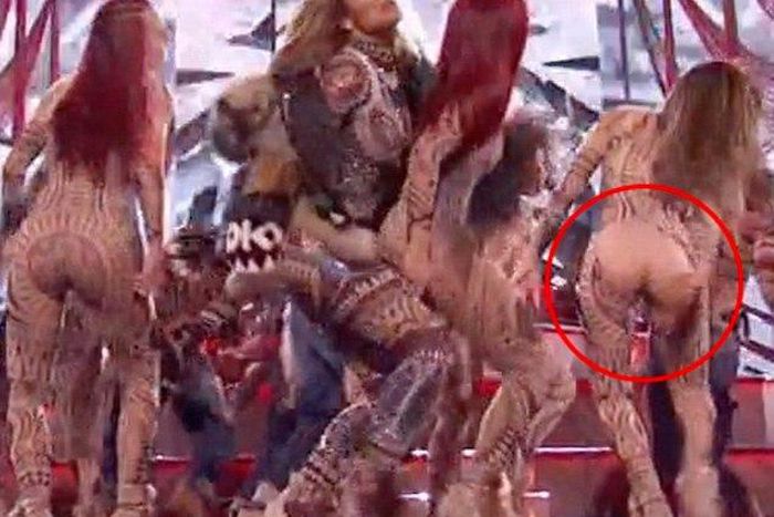 Jennifer Lopez's dancer catsuit split at butt section during 2015 AMA performance in Los Angeles