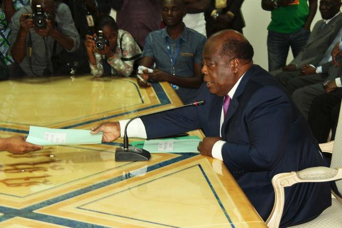 Charles Konan Banny, independent candidate for the 2015 presidential election, submits documents to Ivorian Independent Electoral Commission (CEI) president Youssouf Bakayoko to register his candidacy for the presidential election in Abidjan, Ivory Coa...