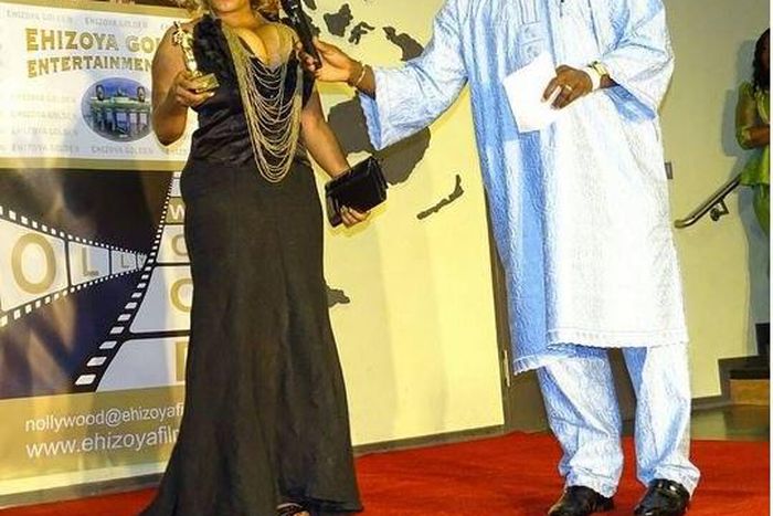 Cossy Ojiakor receiving an award in Germany