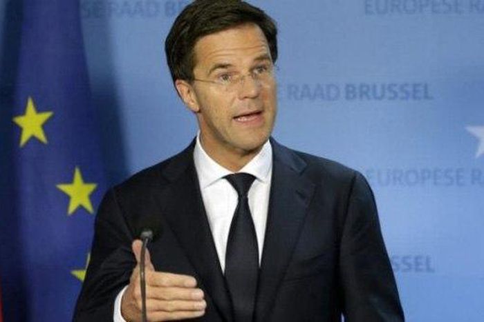 Striking police picket Dutch PM's office, ministries over pay