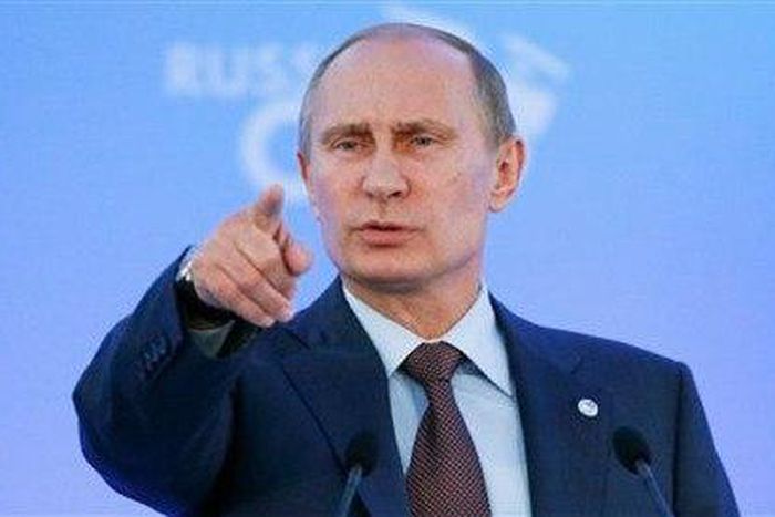 Frosty faces as Hollande, Putin discuss differences over Syria