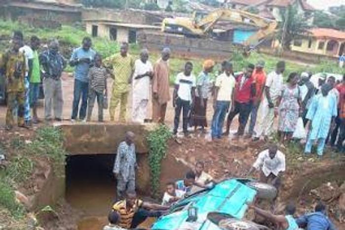 A car carrying four people plunged off a bridge due to break failure