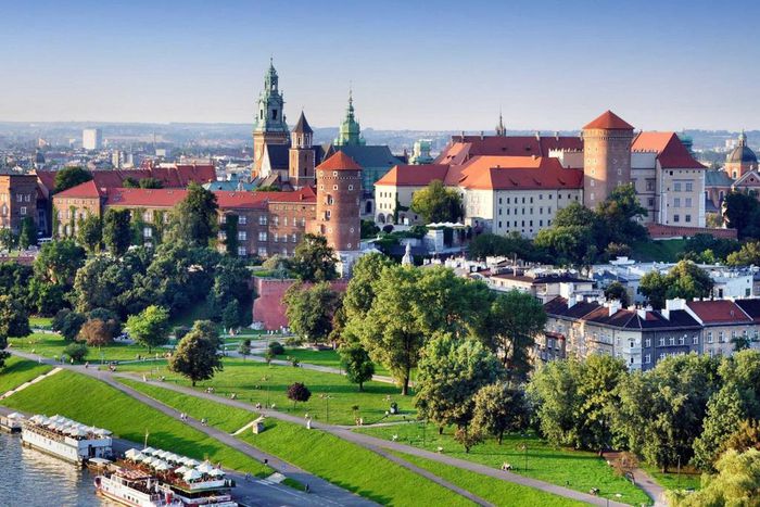 ___4188945___https:______static.pulse.com.gh___webservice___escenic___binary___4188945___2015___9___21___17___4-krakw-poland