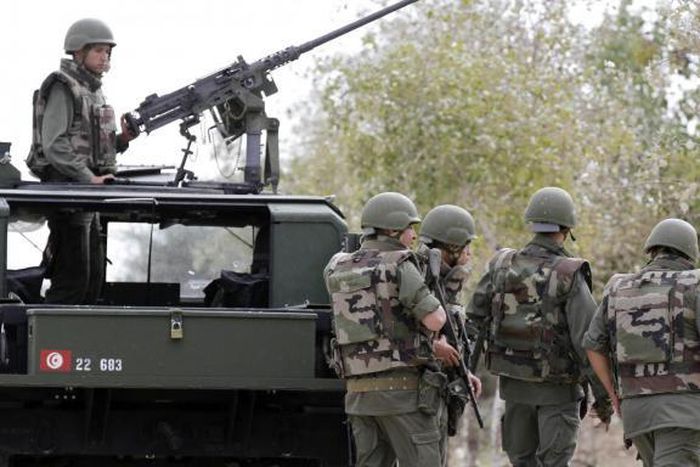 Two Tunisian soldiers killed in clashes with militants