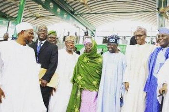 APC leaders with Hajiya Maitalle Tara Koko who donated her life savings to President Muhammadu Buhari's campaign