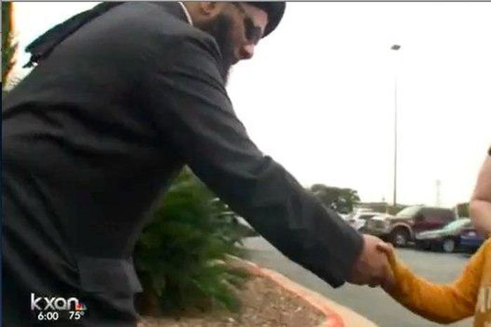 7-year-old goes viral after donating piggy bank money to mosque attacked by racists