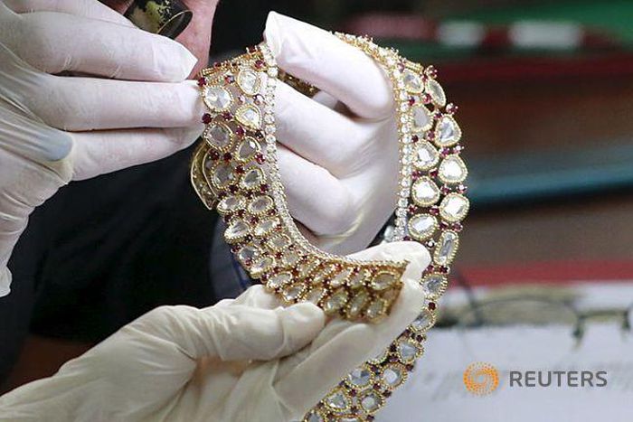 Rare, 25-carat pink diamond found among Imelda Marcos collection-Christie's