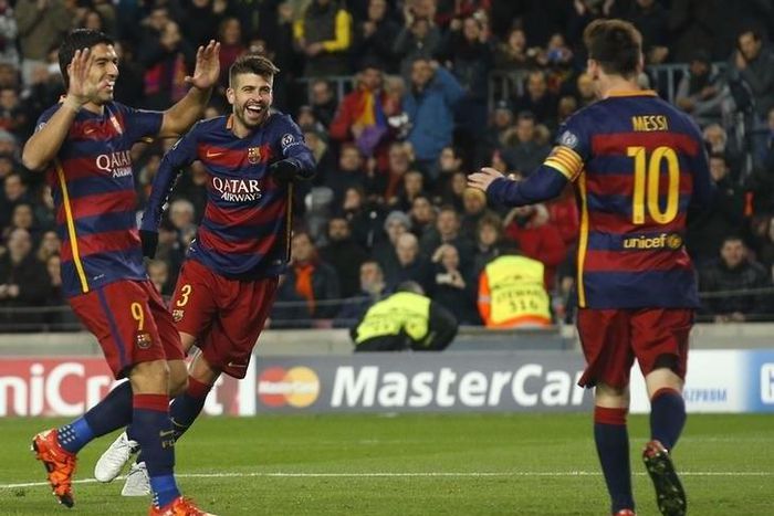 Barca's Suarez and Messi hit doubles in Roma rout