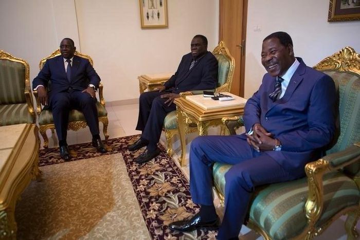 Senegalese President Macky Sall (L) and Beninois President Thomas Boni Yayi (R) pose for a picture with Burkinabe transitional President Michel Kafando (C) at the president's residence in Ouagadougou, Burkina Faso, September 19, 2015.  REUTERS/Joe Penn...