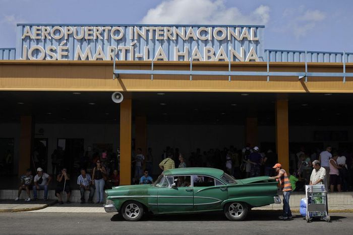 U.S. opens up business with Cuba, eases embargo