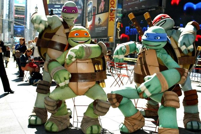 Two days ago Vargus had sent out a simple tweet that read "My girlfriend says if this tweet gets 100k RTs, she'll let me dress up as a Ninja Turtle on our wedding day".