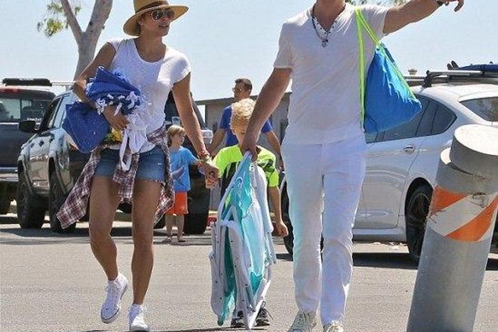Singer, Robin Thicke, and ex-wife, Paula Patton together at Malibu Park with their son, Julian
