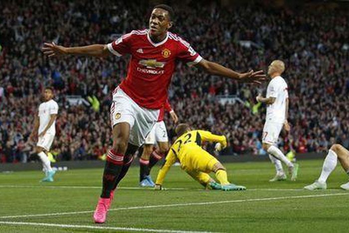 Carrick lauds Martial's perfect United debut against Liverpool