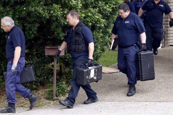 Australian police arrest 4 over suspected "terrorism" murder