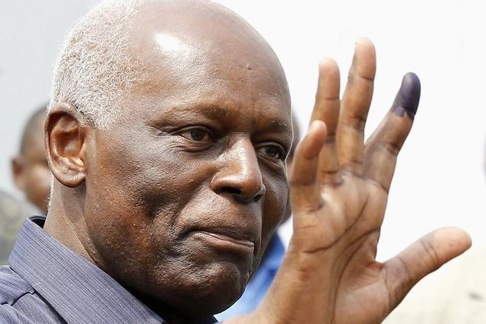 Angola's President Jose Eduardo dos Santos shows off his inked finger to photographers after casting his vote during national elections in the capital Luanda, August 31, 2012. REUTERS/Siphiwe Sibeko