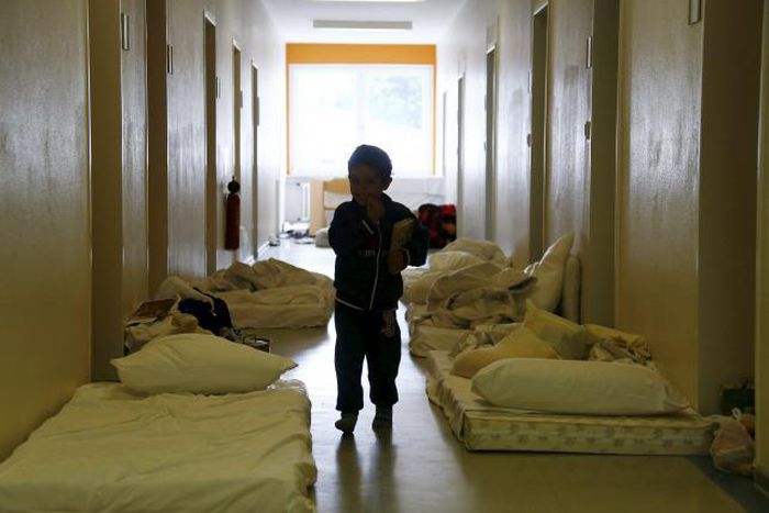 Merkel backs emergency funds for German towns facing refugee influx