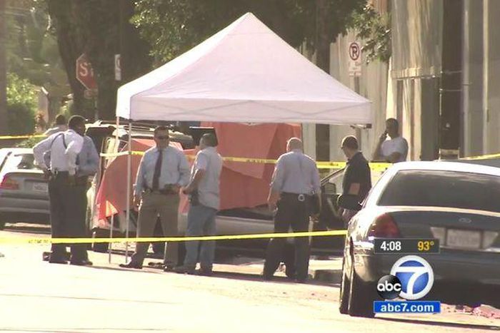 Police reported that A dad stabbed his three young boys to death before turning the knife on himself outside a primary school.