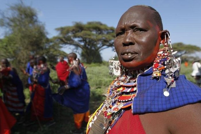 A Maasai woman, at the base of Mt. Kilimanjaro near the Kenya-Tanzania border in Kajiado December 13, 2014. REUTERS/Thomas Mukoya