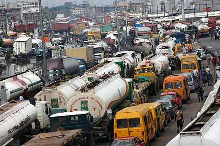 Tankers and trailers on Apapa-Oshodi expressway