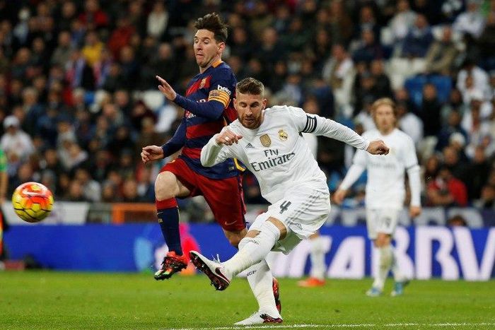 Barcelona's Lionel Messi in action with Real Madrid's Sergio Ramos Reuters / Sergio Perez Livepic
