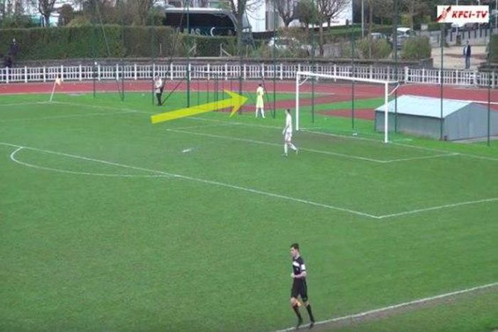 Belgian striker abandons match to pee