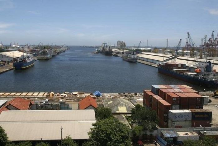 An aerial view of export and import activity at the Tanjung Priok harbour in Jakarta March 3, 2009. Indonesia's January exports fell a worse-than-expected 36 percent, the biggest annual decline in more than 22 years, as global demand for key commoditie...