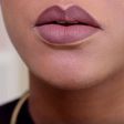 Nude ombre lips