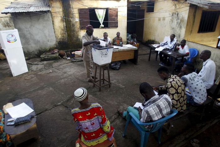 A man casts his vote at a polling station during a presidential election in Conakry, Guinea October 11, 2015. REUTERS/Luc Gnago