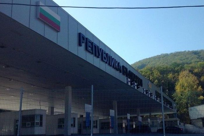 Bulgaria sends troops to guard border with Turkey