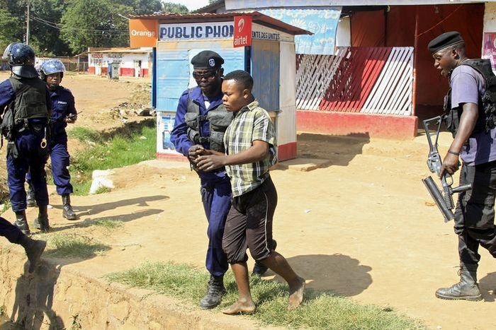 Policemen detain a protester during clashes in Lubumbashi, Democratic Republic of Congo November 10, 2015. REUTERS/Kenny Katombe