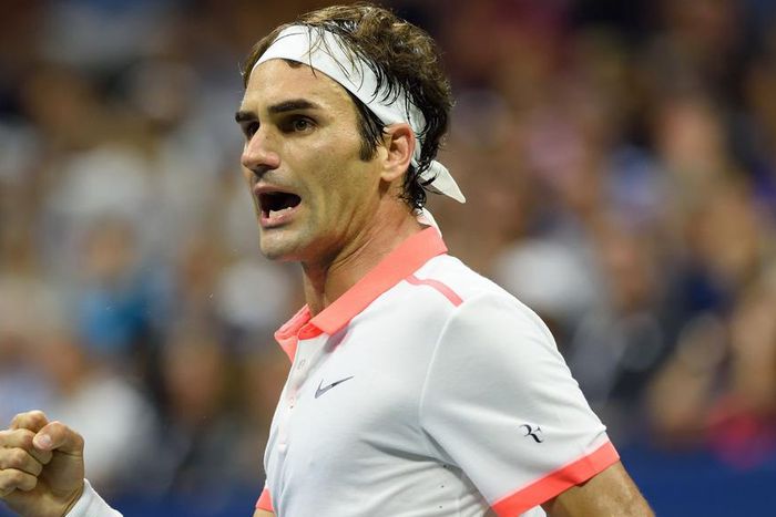 Roger Federer overcomes John Isner in struggle at US Open