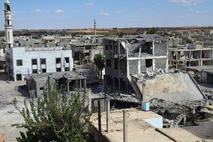 Array of Syrian rebels hold areas hit by Russian air strikes: sources