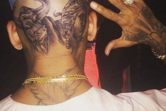 Chris Brown shows off bizarre head tattoo