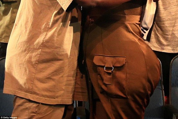 Kanye West and Kim Kardashian share kiss at 2015 MTV VMAs