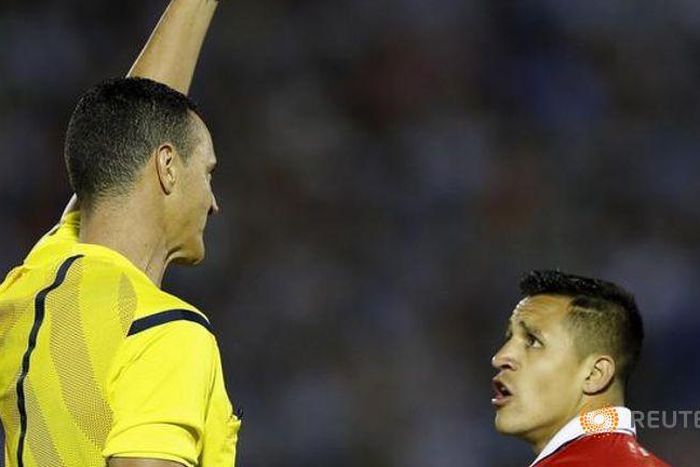 Sanchez hits out after flurry of cards in Chile defeat