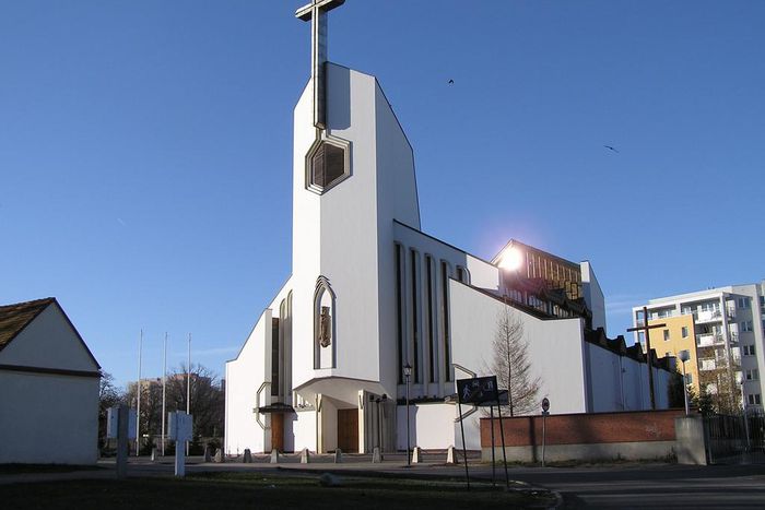 Carpenter docked over cell phone theft in church