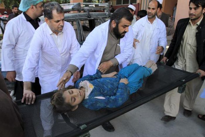 At least 100 dead after strong quake hits Afghanistan, Pakistan