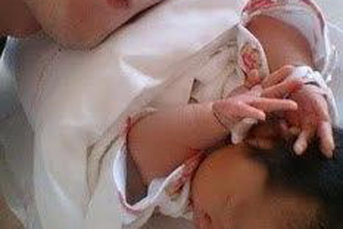 Popular Japanese heavy metal singer, Nao Hazuki, shared a photo, claiming his new born daughter flipped rock and roll sign at just 10 days old