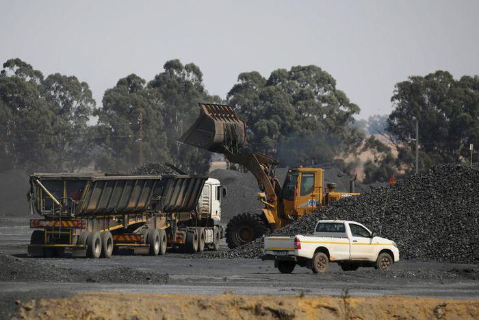 Coal is loaded onto a truck at the Woestalleen colliery near Middleburg in Mpumalanga province, September 8, 2015. REUTERS/Siphiwe Sibeko