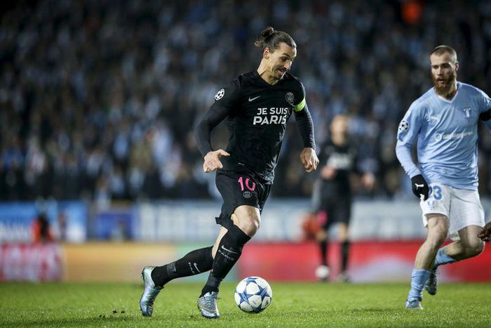 Paris SG's Swedish striker Zlatan Ibrahimovic, left, dribbles the ball past Malmo's Norwegian player Jo Inge Berget during the Champions League Group A soccer match between Malmo FF and Paris Saint-Germain FC at Malmo New Stadium in Malmo, Sweden, on N...