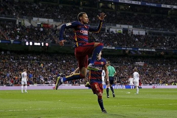 Neymar celebrates after scoring the second goal for BarcelonaReuters / Juan MedinaLivepic