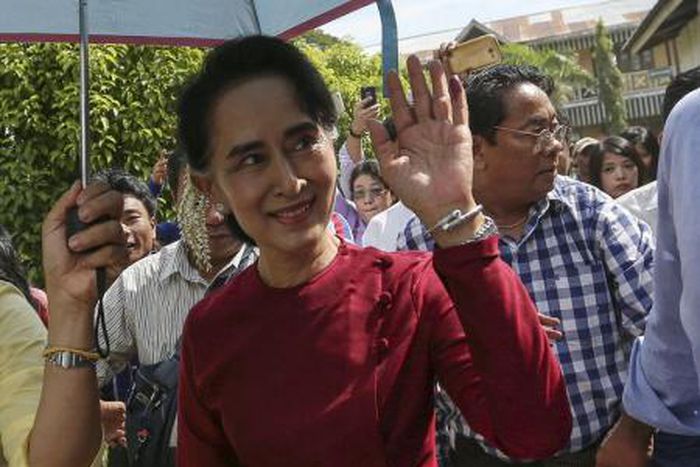 Myanmar pro-democracy leader Aung San Suu Kyi waves at supporters as she visits polling stations at her constituency Kawhmu township November 8, 2015.