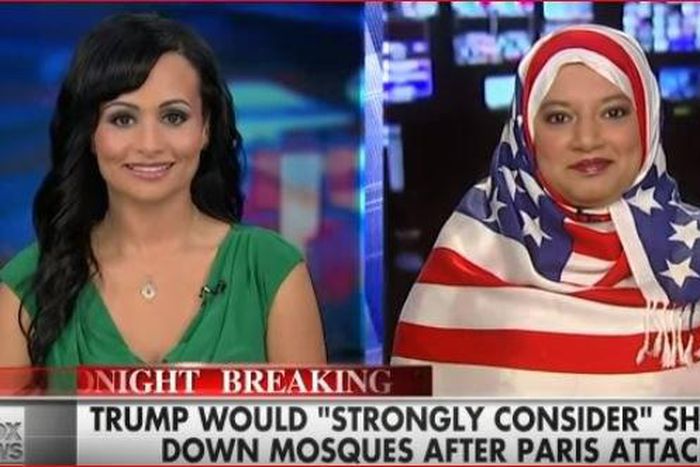 Woman responds perfectly to Donald Trump by putting on an American flag hijab
