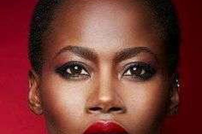 Contouring and highlighting cast shadows and light on the face for a natural feel