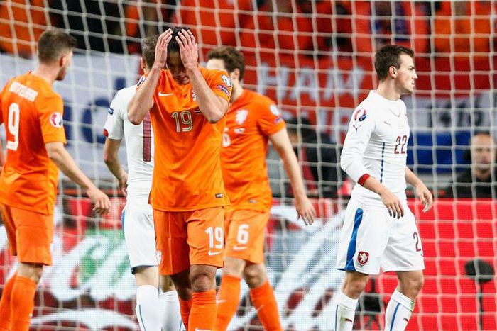 ___4257801___https:______static.pulse.com.gh___webservice___escenic___binary___4257801___2015___10___14___14___robinvanpersie-cropped_1t1286kk0l9b91loy12buq503m