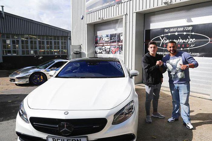 Hector Bellerin and his ride