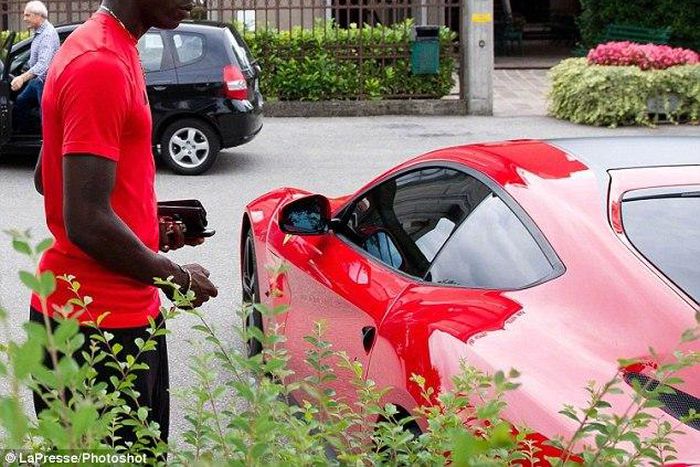 Balotelli pictured with his Ferrari F12 Berlinetta